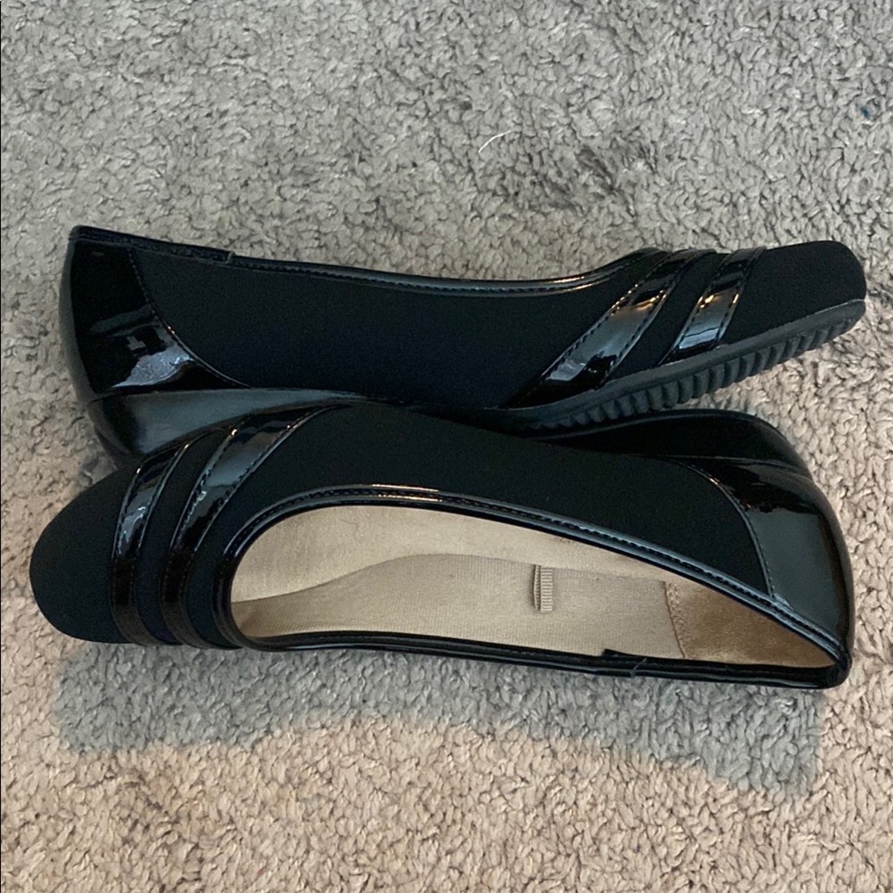 LifeStride Simply Comfort Comfort Predictions Black Flats with Intricate Cutouts